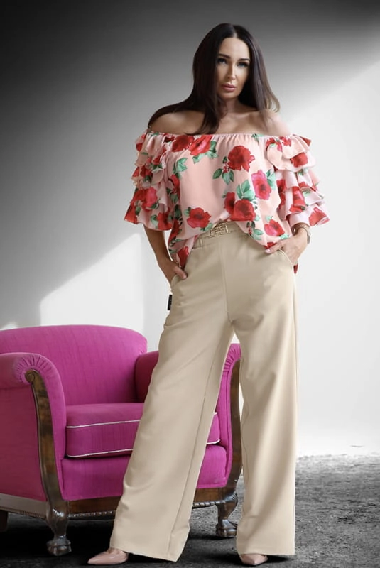 Bluzka hiszpanka w róże Minouu różowa w Selavifashion.pl