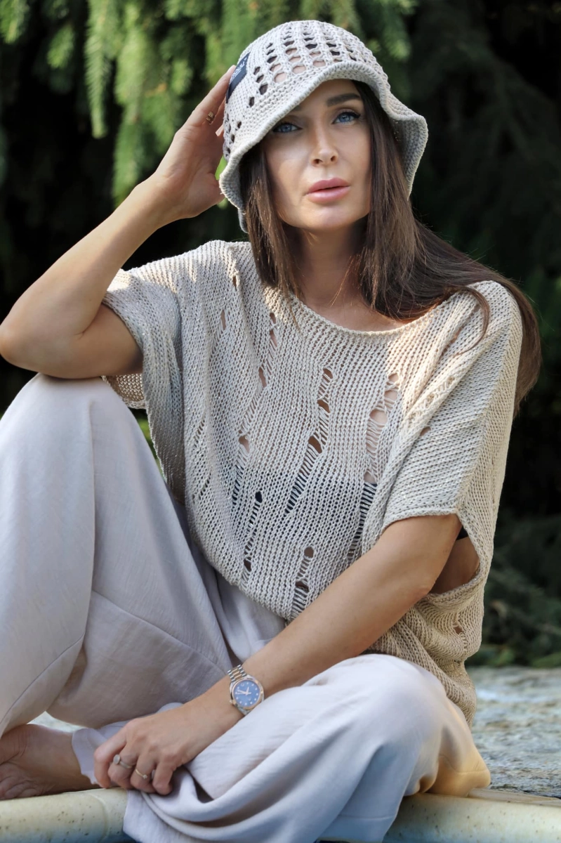 Błyszczący sweter kimono z przetarciami Minouu beżowy