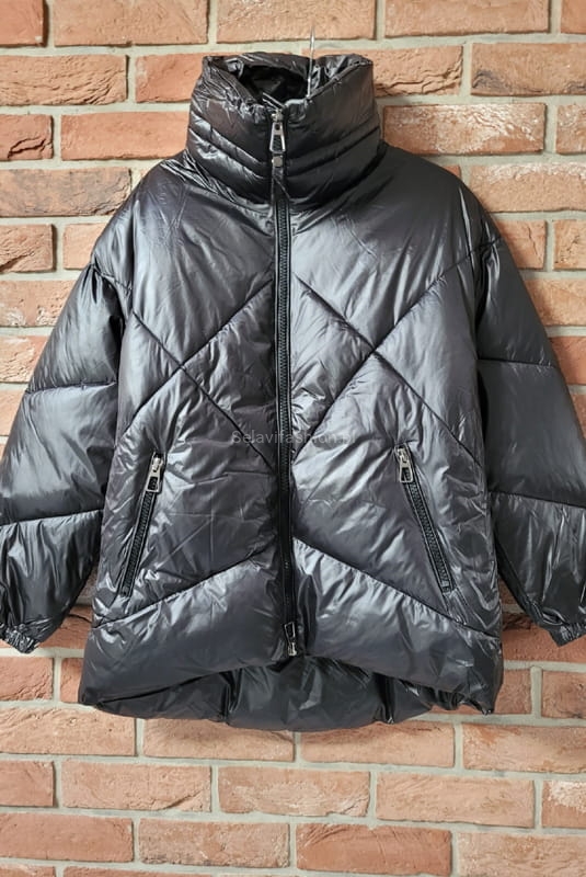 Pikowana kurtka ocieplana plecionka tył Minouu czarny w selavifashion.pl