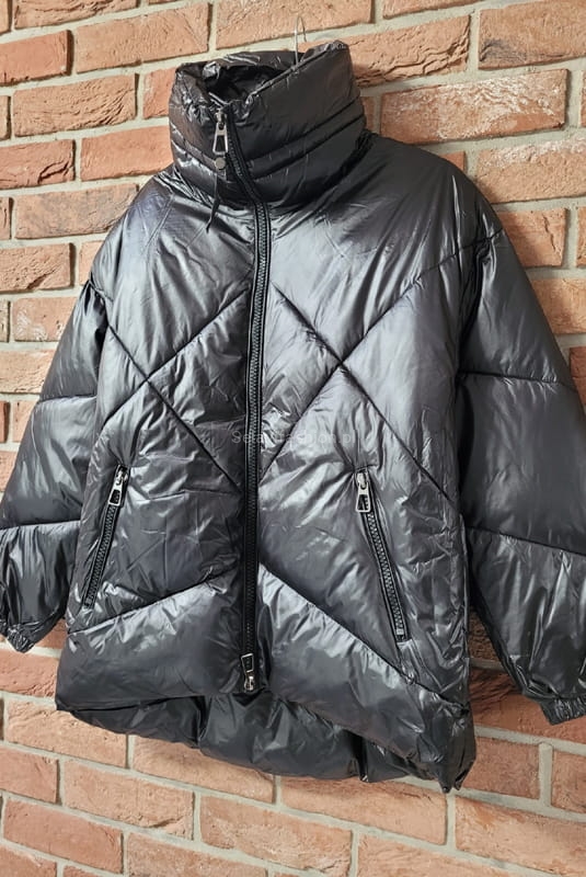 Pikowana kurtka ocieplana plecionka tył Minouu czarny w selavifashion.pl