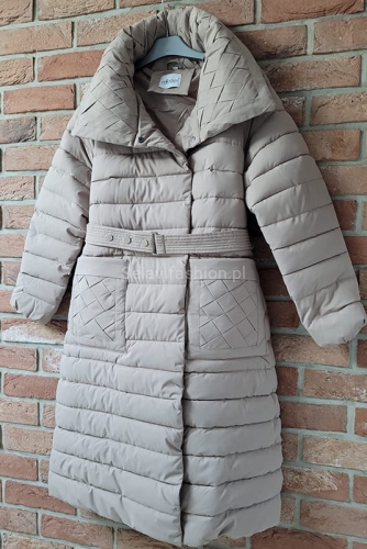 Długa kurtka płaszcz ocieplana z kołnierzem Minouu beżowy w Selavifashion.pl