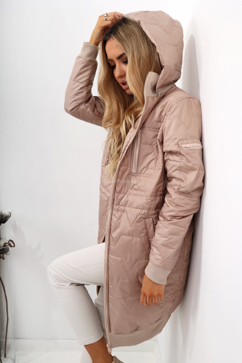 Kurtka LaDonna z kapturem i ściągaczem na dole beżowa w Selavifashion.pl
