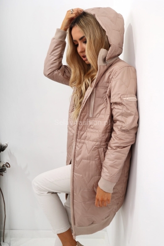 Kurtka LaDonna z kapturem i ściągaczem na dole beżowa w Selavifashion.pl