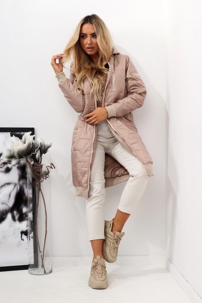 Kurtka LaDonna z kapturem i ściągaczem na dole beżowa w Selavifashion.pl