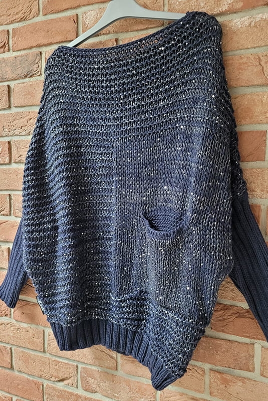 Sweter z cekinami Azzurra & Sequin Minouu granatowy w Selavifashion.pl