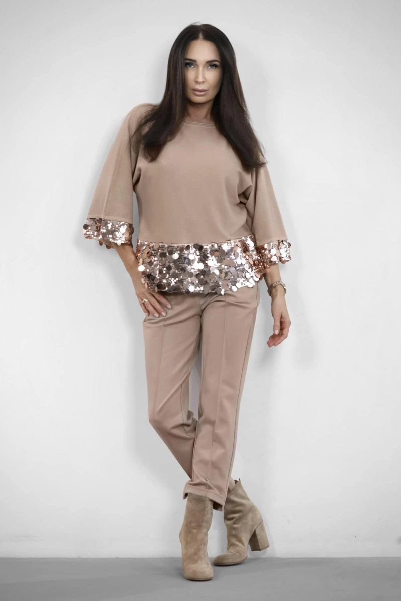 Sweter z cekinowym wykończeniem Minouu beżowy w Selavifashion.pl