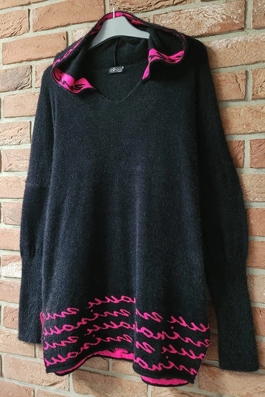 Oversizowy sweter typu alpaka Minouu czarny w Selavifashion.pl