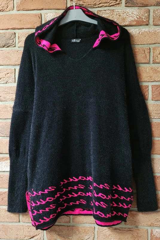 Oversizowy sweter typu alpaka Minouu czarny w Selavifashion.pl