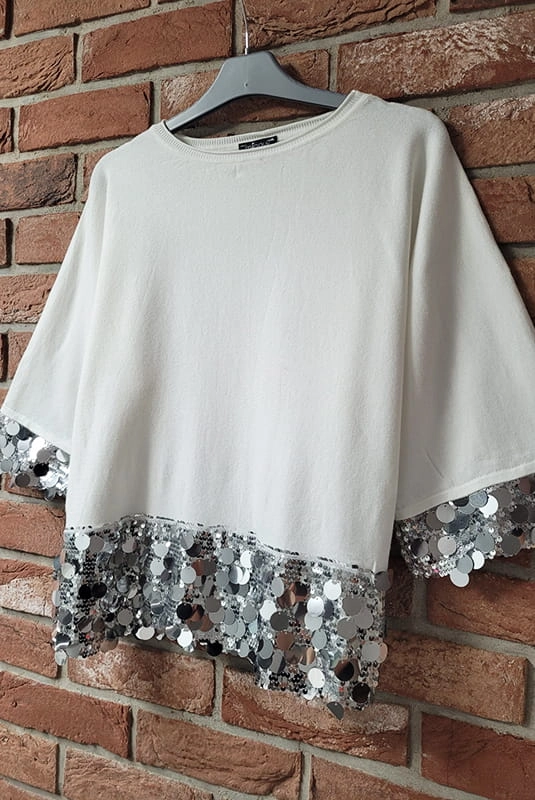 Sweter z cekinowym wykończeniem Minouu ecru w Selavifashion.pl