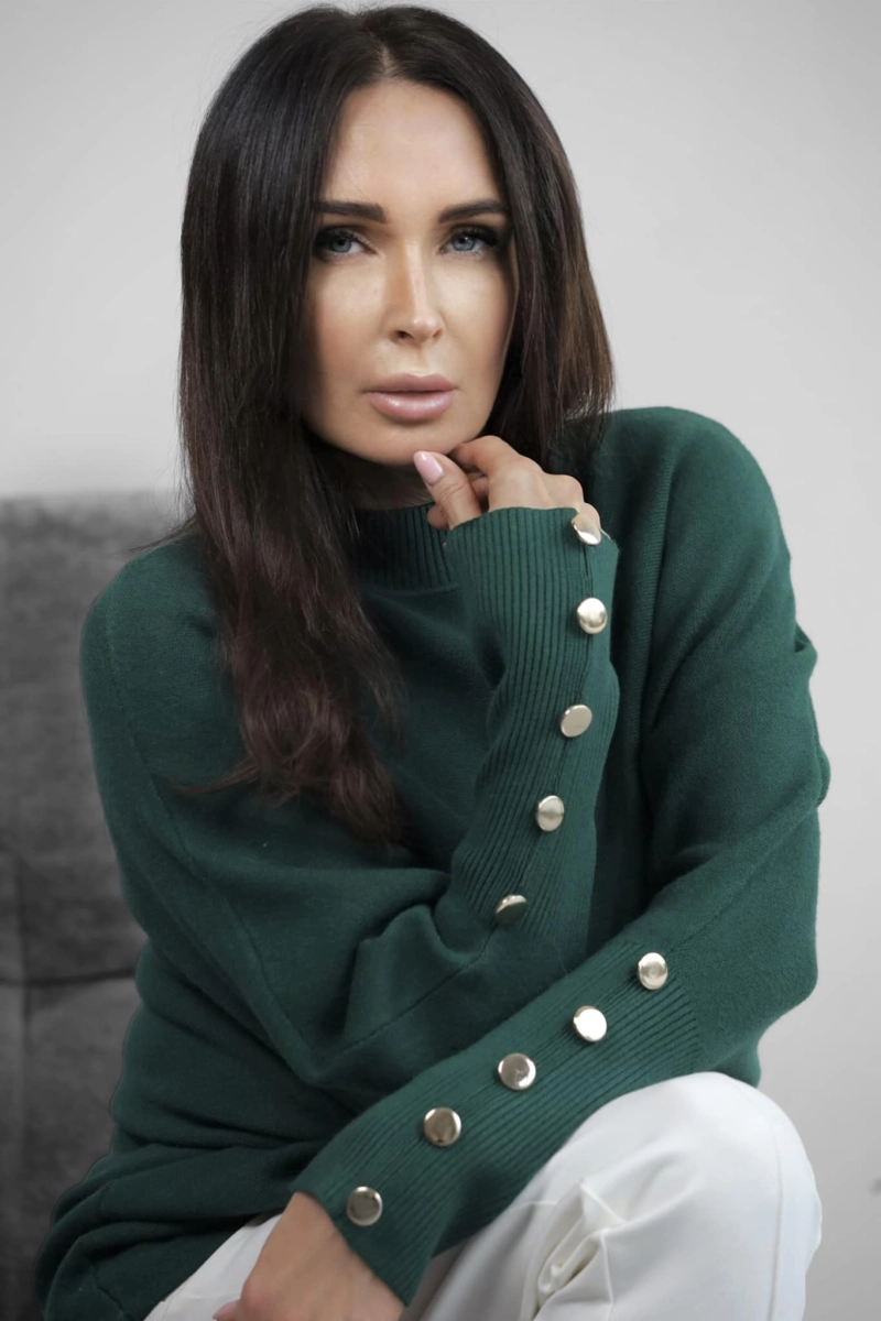 Sweter z guzikami na rękawach Minouu zielony w Selavifashion.pl