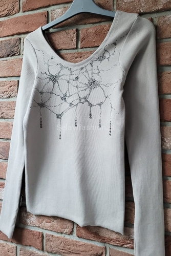 Bluzka Quincy z aplikacją i przedłużonym rękawem Minouu szara