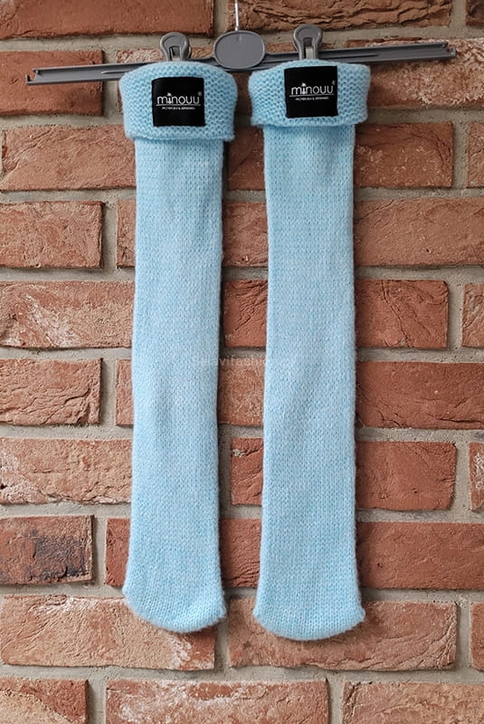 Skarpety dzianinowe Minouu niebieskie w Selavifashion.pl