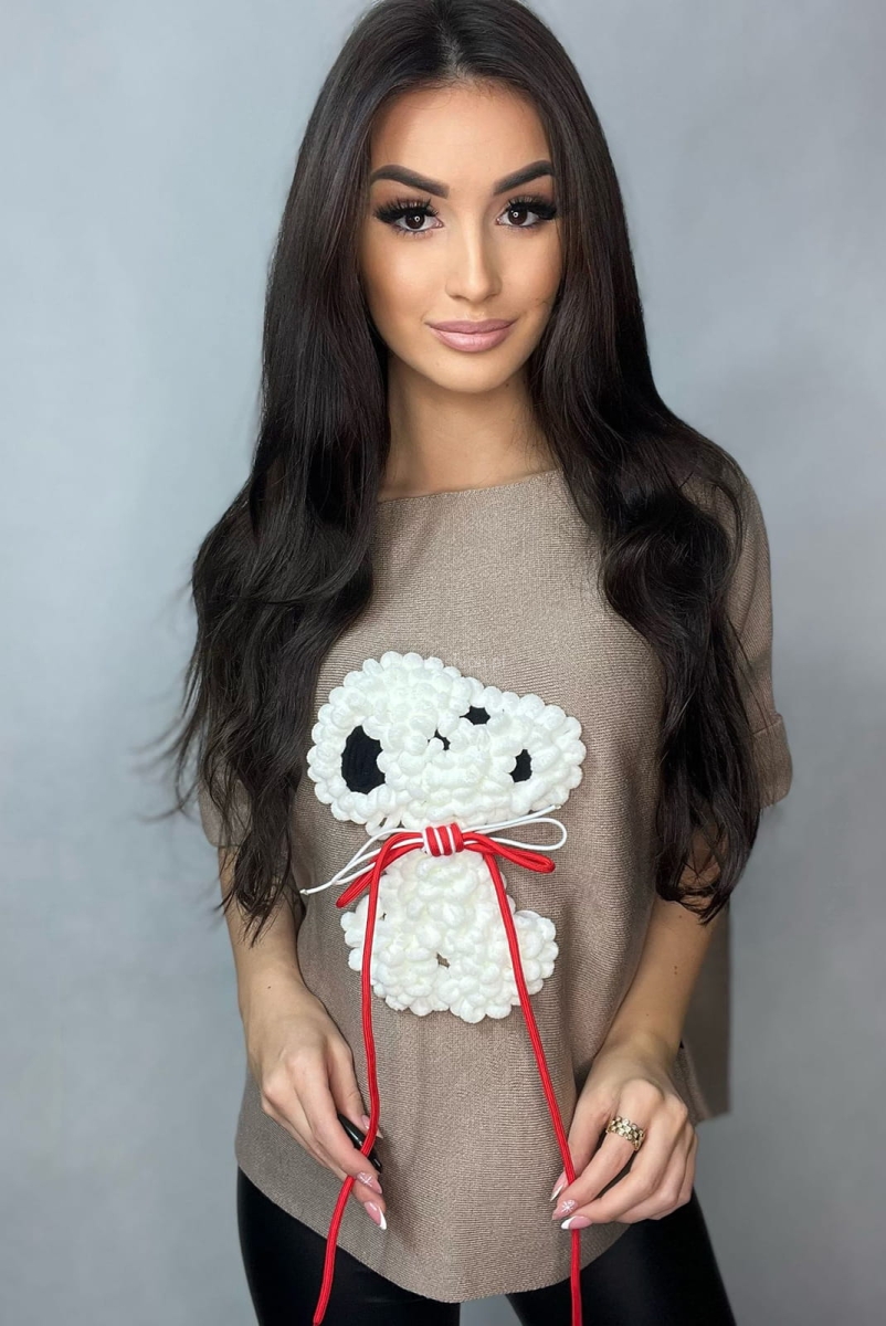 Sweter z aplikacją Pies Minouu cappuccino w Selavifashion.pl