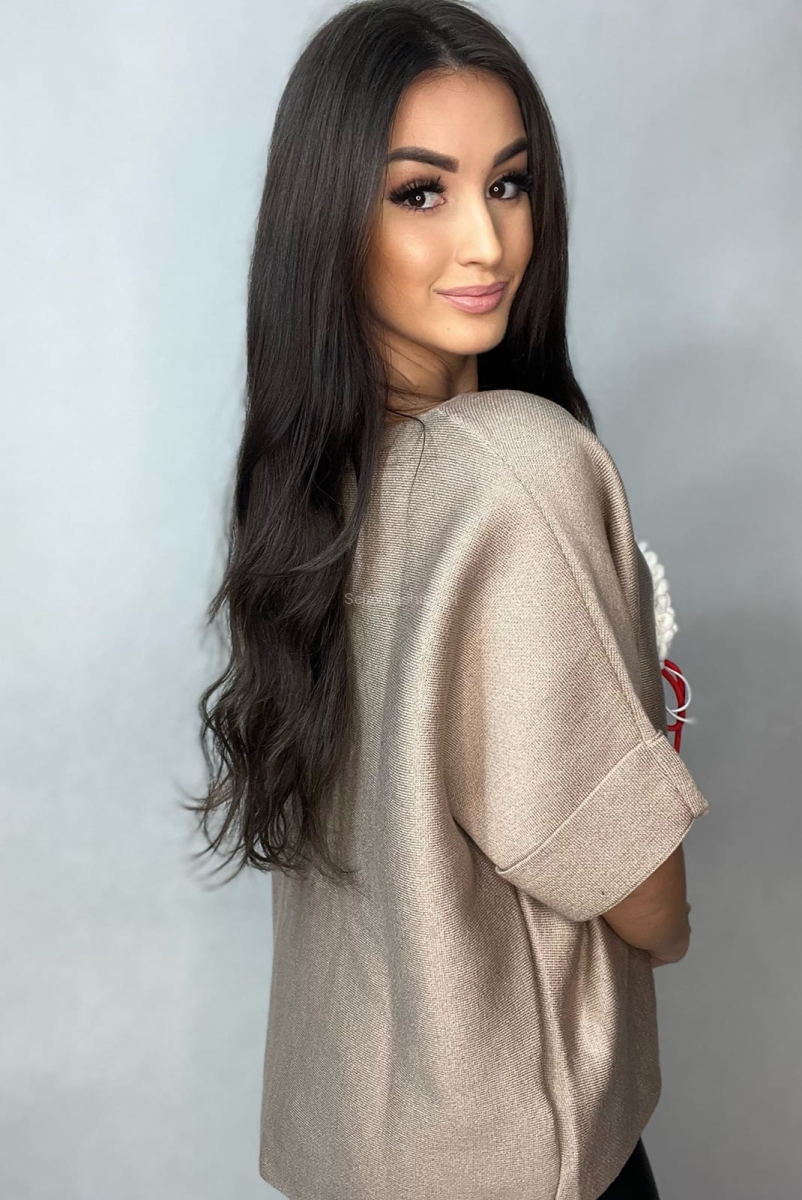 Sweter z aplikacją Pies Minouu cappuccino w Selavifashion.pl