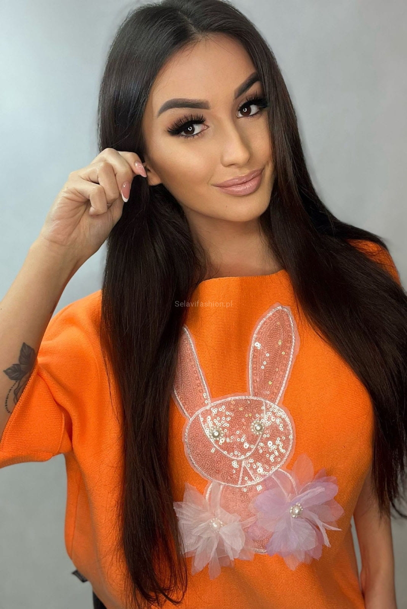Sweter z krótkim rękawem Królik z różami Minouu pomarańczowy w Selavifashion.pl