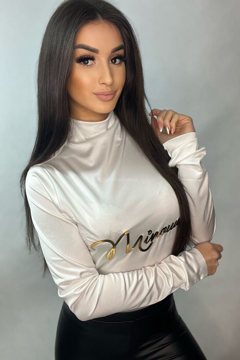 Golf bluzka Elastan z firmowym napisem Minouu ecru w Selavifashion.pl