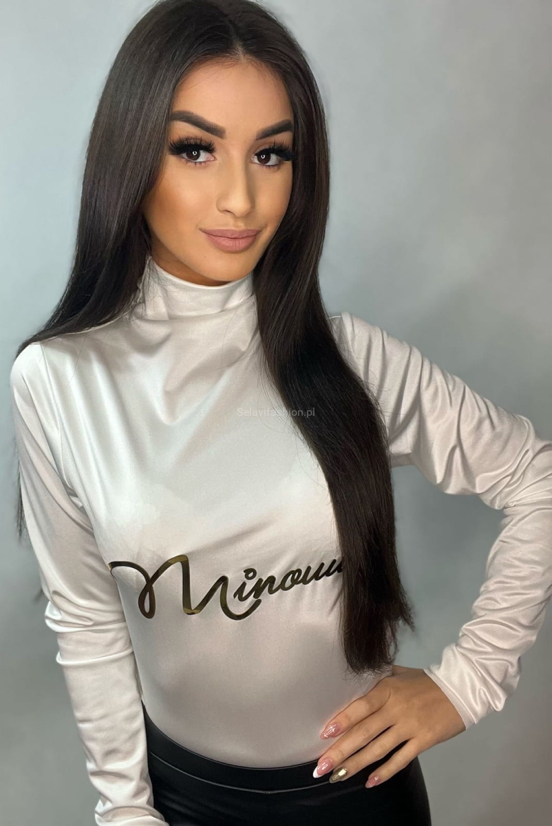Golf bluzka Elastan z firmowym napisem Minouu ecru w Selavifashion.pl