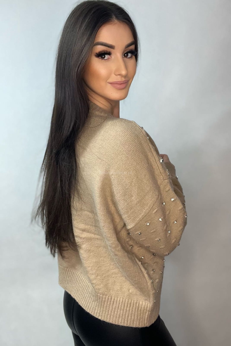 Sweter z kamieniami Minouu beżowy w Selavifashion.pl