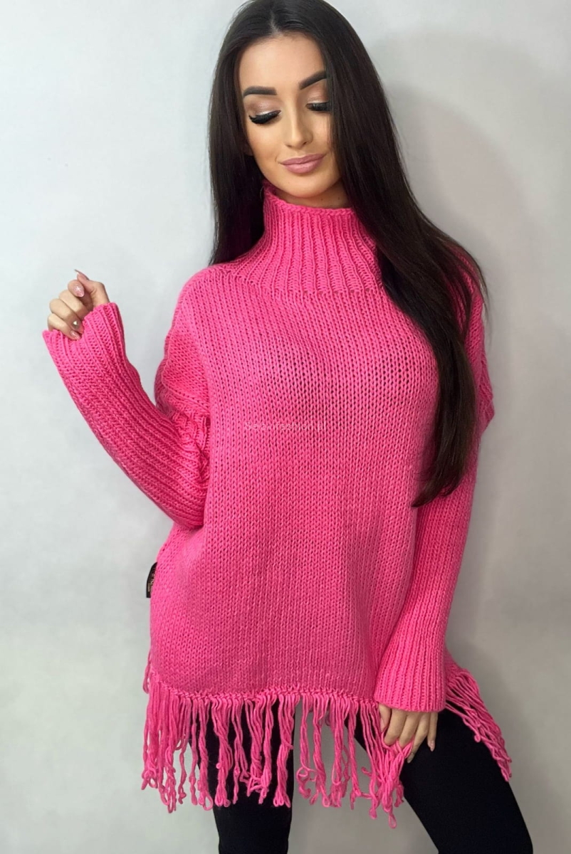 Asymetryczny sweter golf Iga z frędzlami Minouu fuksja w Selavifashion.pl