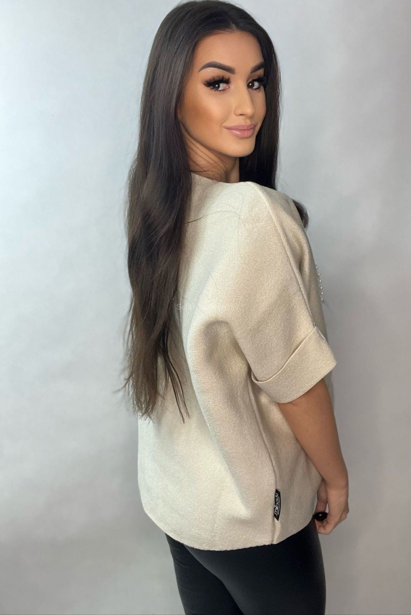 Sweter z krótkim rękawem Królik z różami Minouu jasny beż w Selavifashion.pl