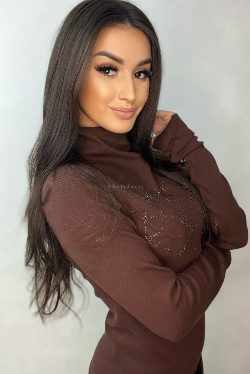 Bluzka golf prążek z aplikacją Minouu brązowa w Selavifashion.pl