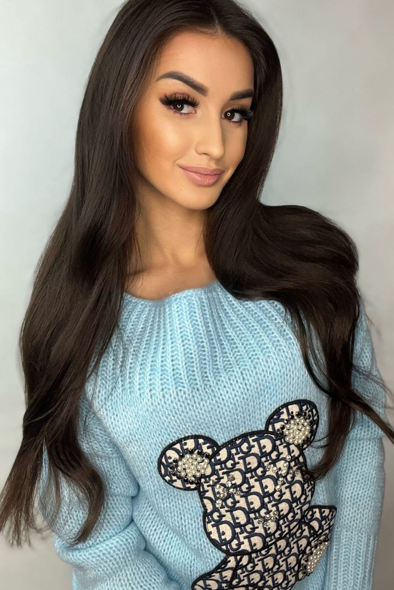 Sweter z aplikacją Misio Minouu błękitny w Selavifashion.pl