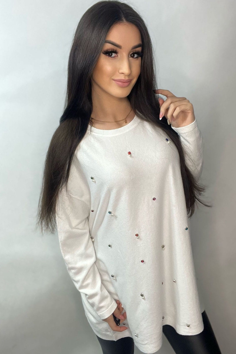 Sweter z kolorowymi kryształkami Minouu ecru w Selavifashion.pl