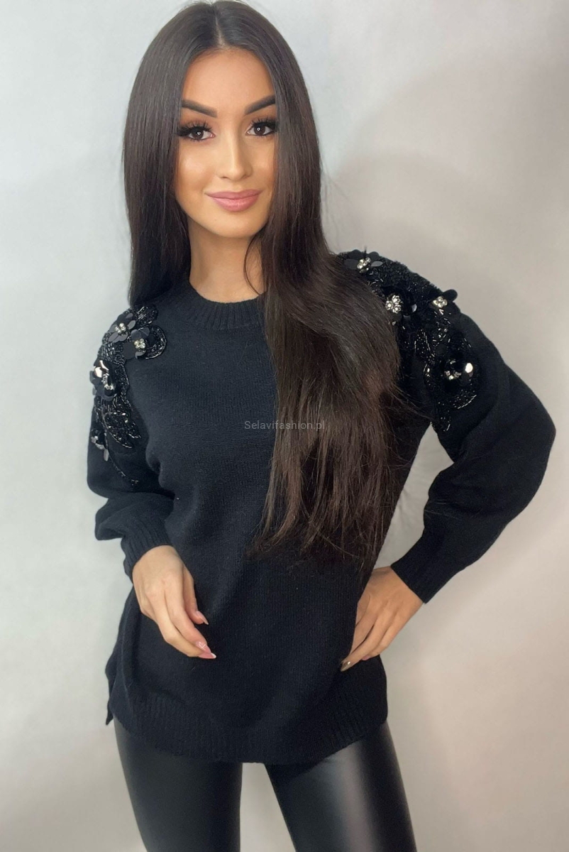 Sweter z błyszczącą aplikacją 3D na ramionach Minouu czarny w Selavifashion.pl