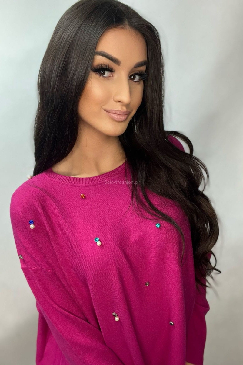 Sweter z kolorowymi kryształkami Minouu fuksja w Selavifashion.pl