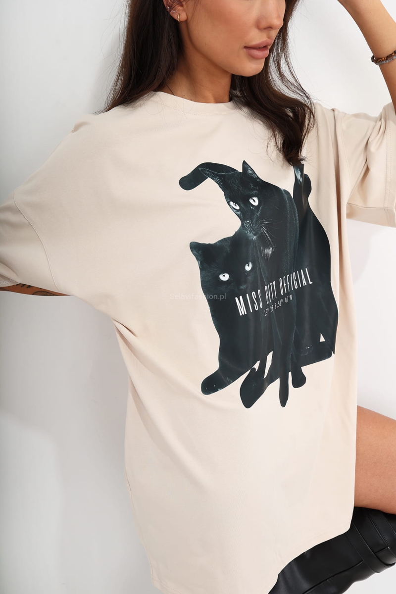 Długa bluzka koszulka t-shirt Cats Miss City Official jasno beżowa w Selavifashion.pl