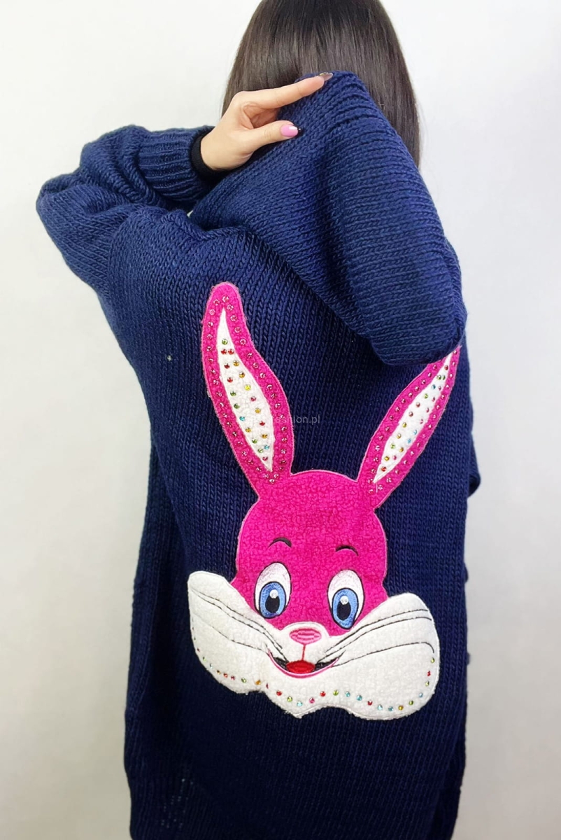 Kardigan sweter z aplikacją Zająca Minouu granatowy w Selavifashion.pl