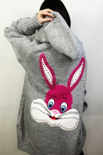 Kardigan sweter z aplikacją Zająca Minouu szary w Selavifashion.pl