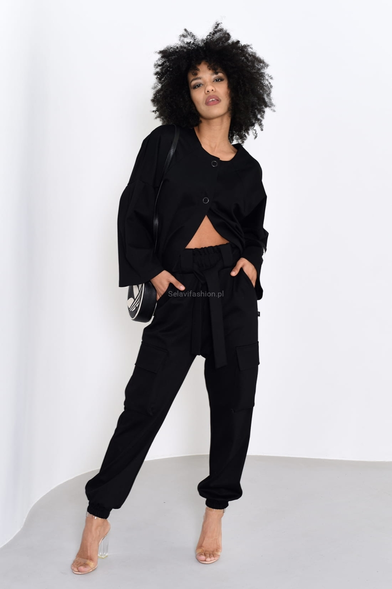 Krótka narzutka bluzka na dwa guziki Miss City Official czarna w Selavifashion.pl