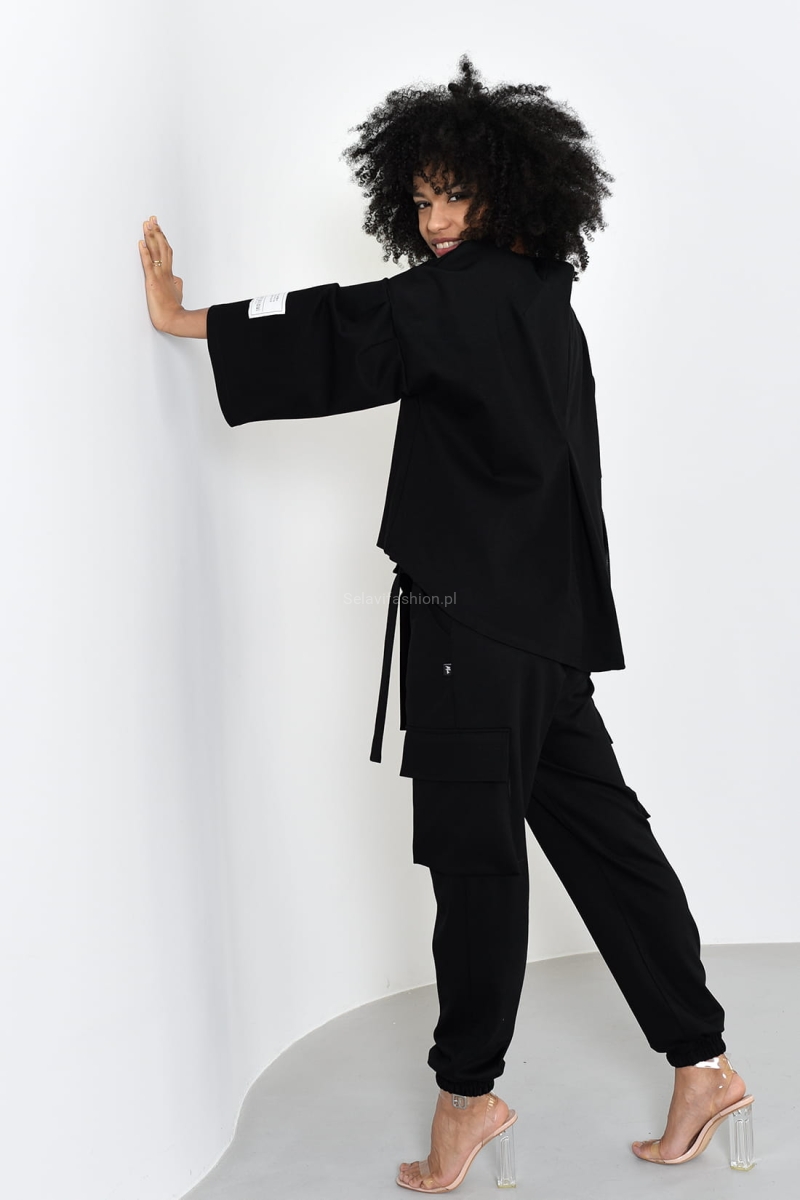 Krótka narzutka bluzka na dwa guziki Miss City Official czarna w Selavifashion.pl