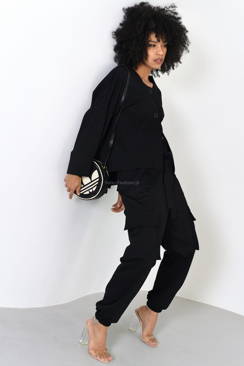 Krótka narzutka bluzka na dwa guziki Miss City Official czarna w Selavifashion.pl