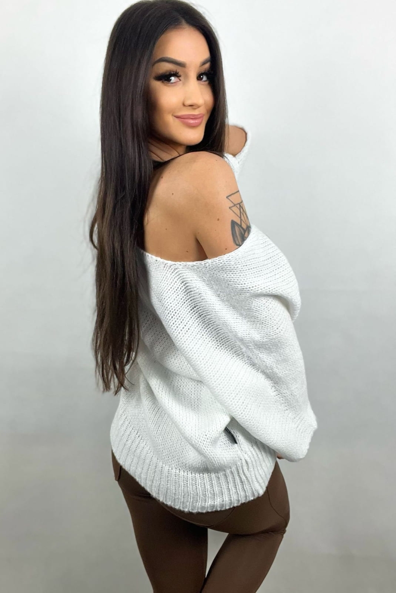 Sweter z rękawem 3/4 i truskawkami Minouu biały w Selavifashion.pl