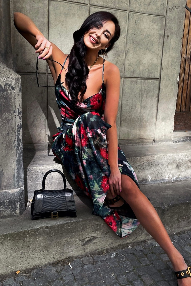 Długa sukienka w kwiaty na ramiączka LaMilla w Selavifashion.pl