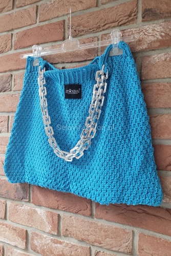 Dzianinowa torba na łańcuchu Minouu niebieska w Selavifashion.pl