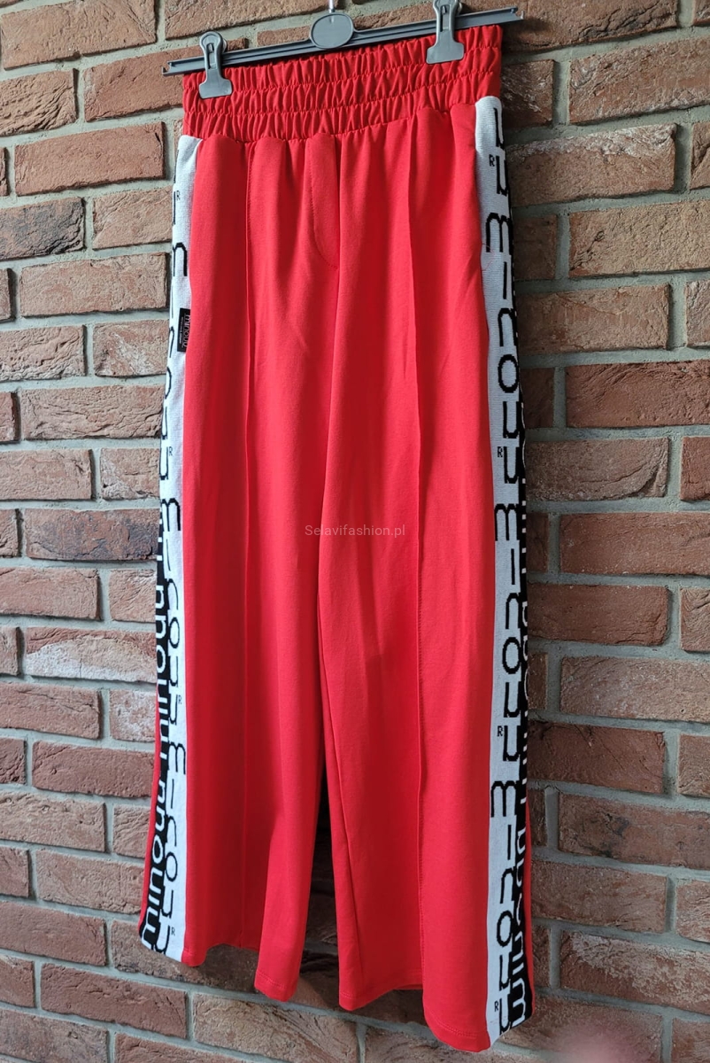 Dresowe spodnie z lampasami Minouu w Selavifashion.pl