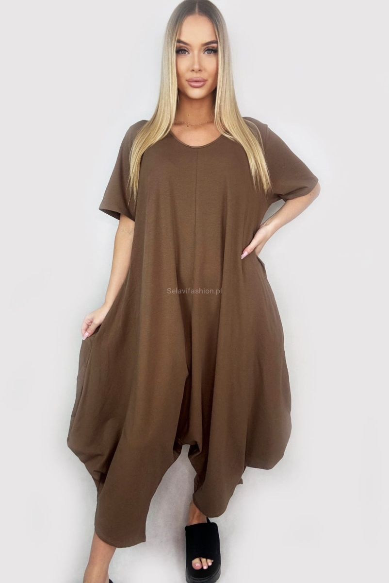 Luźny kombinezon Minouu brązowy w Selavifashion.pl