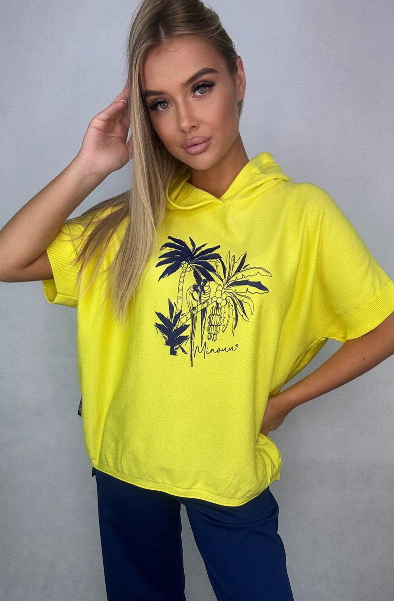 Bluzka swetrowa Miami z kapturem i krótkim rękawem Minouu żółta w Selavifashion.pl