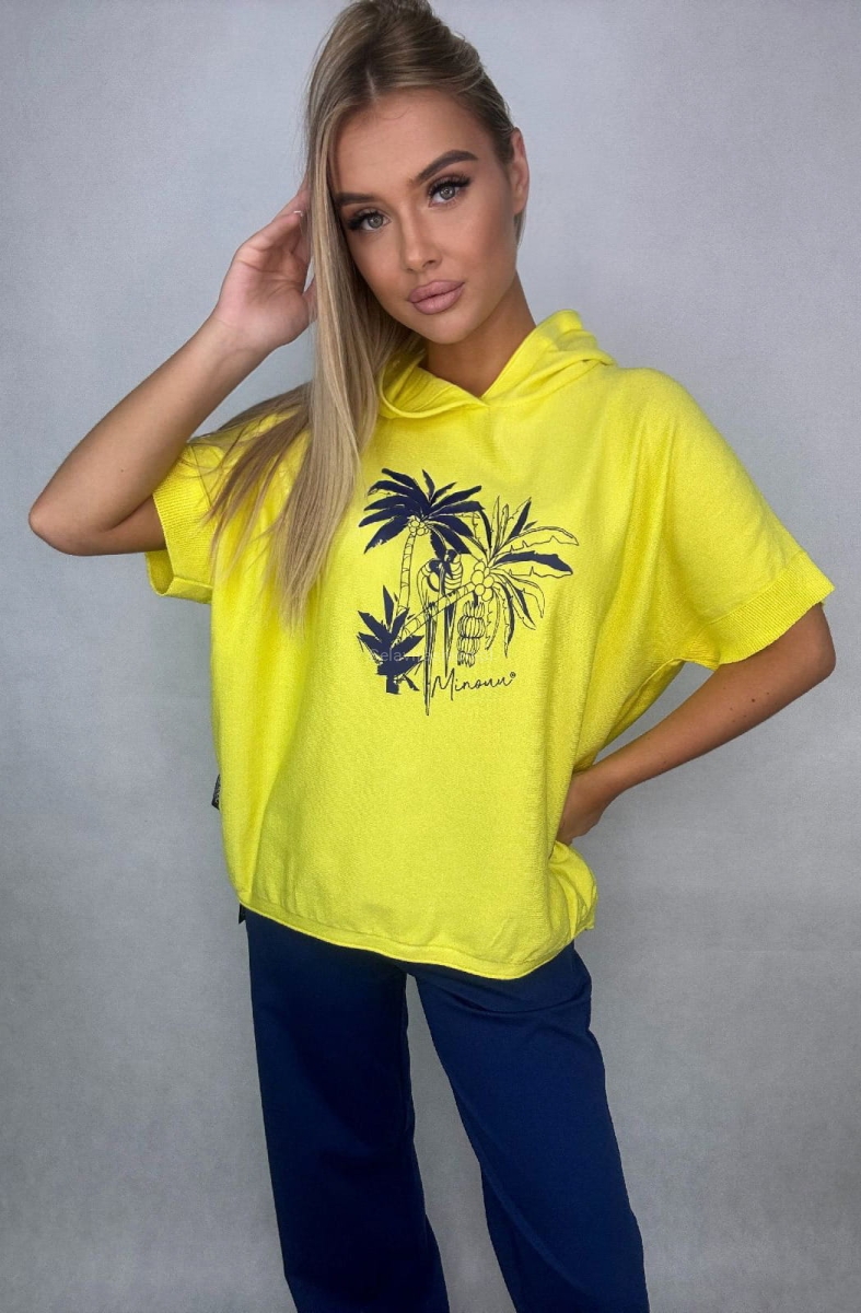 Bluzka swetrowa Miami z kapturem i krótkim rękawem Minouu żółta w Selavifashion.pl