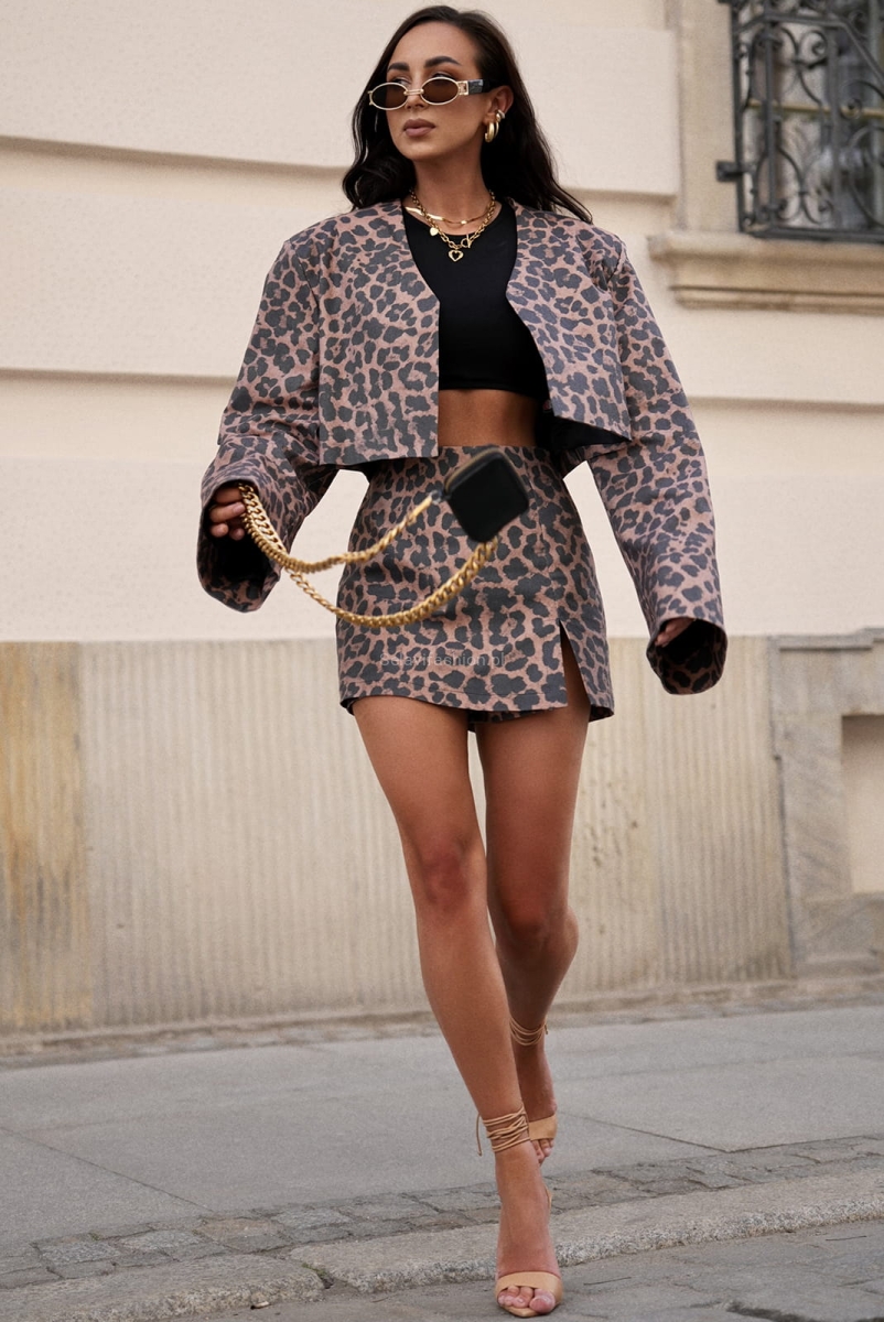 Komplet marynarka i spódniczko spodenki Panterka LaMilla beżowy w Selavifashion.pl