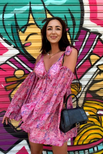 Sukienka w Kwiaty LaMilla z doczepianymi rękawami fuksja w Selavifashion.pl