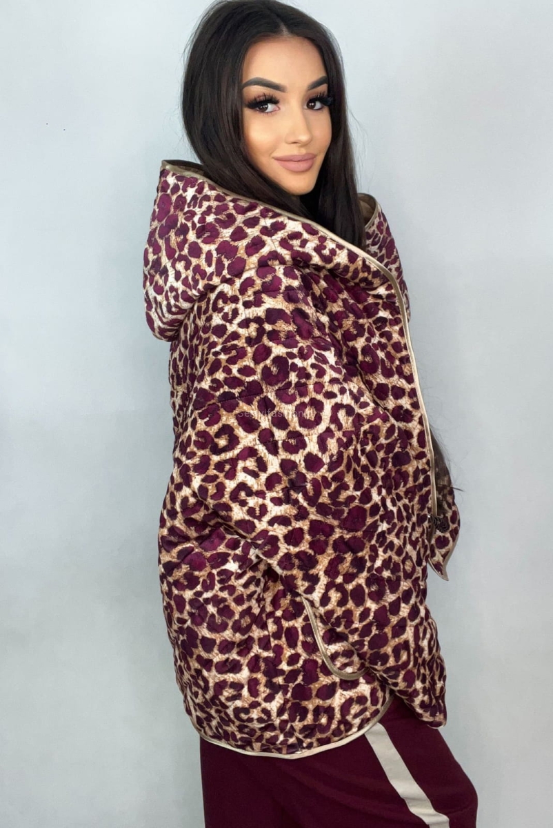 Krótka kurtka katana welurowa Panterka z kapturem Minouu różowa w Selavifashion.pl