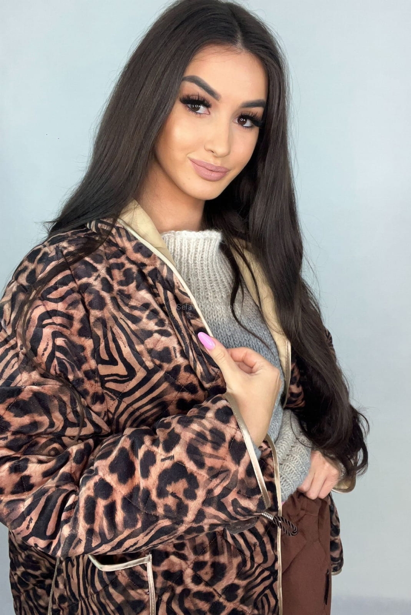 Krótka kurtka katana welurowa Panterka z kapturem Minouu beżowa w Selavifashion.pl