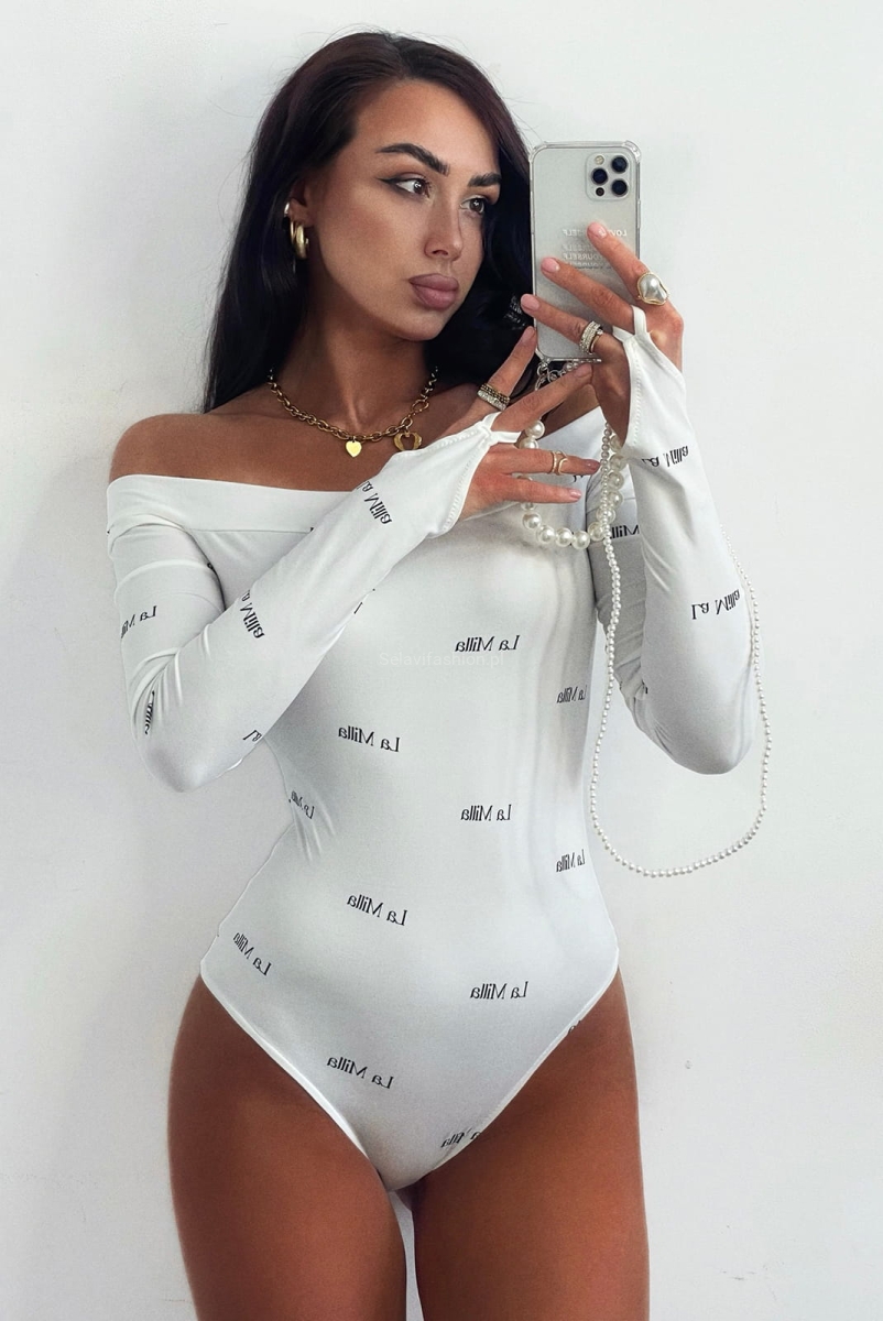 Body z hiszpańskim dekoltem z napisami LaMilla biały w Selavifashion.pl