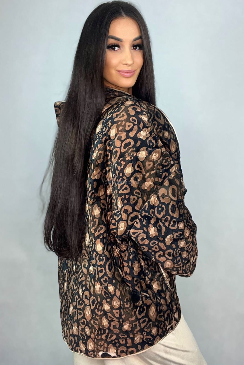 Krótka kurtka katana welurowa Panterka z kapturem Minouu brązowa  w Selavifashion.pl