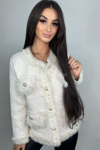 Sweter marynarka z błyszczącą nitką zapinany na ozdobne guziki Minouu biały w Selavifashion.pl