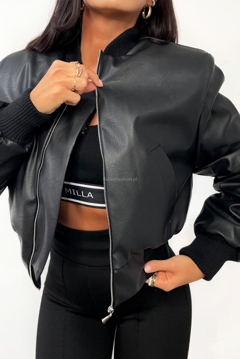 Krótka kurtka bomberka LaMilla czarna w Selavifashion.pl